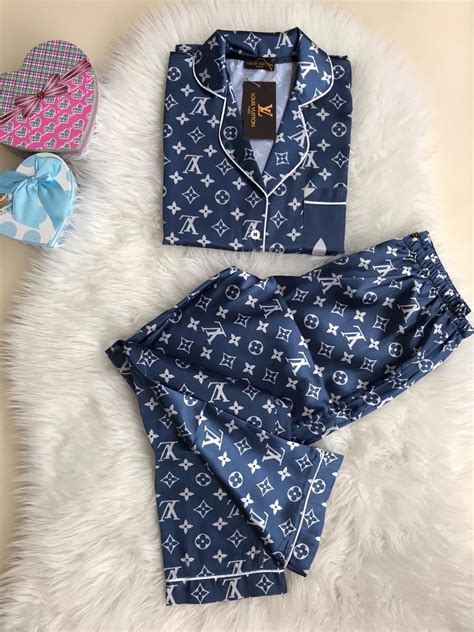 pyjama femme louis vuitton|louis vuitton pajama set.